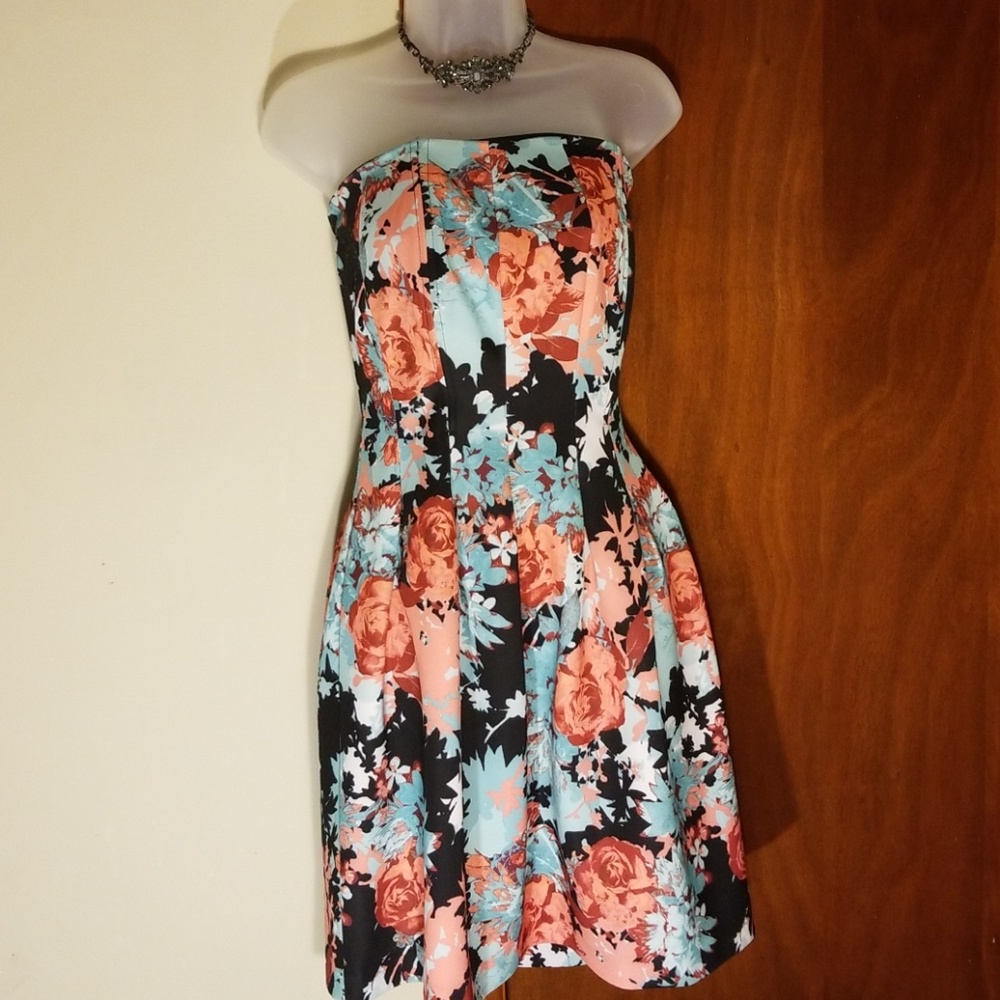 Strapless pleated dress